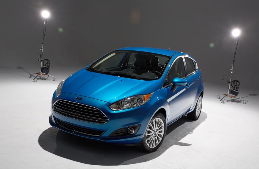  Ford Fiesta 5-Door 2014 года  (US) (фото 26 из 122)